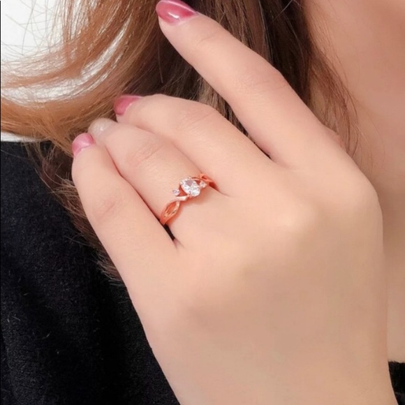 New 18k GP Rose Gold CZ Ring - Picture 2 of 6